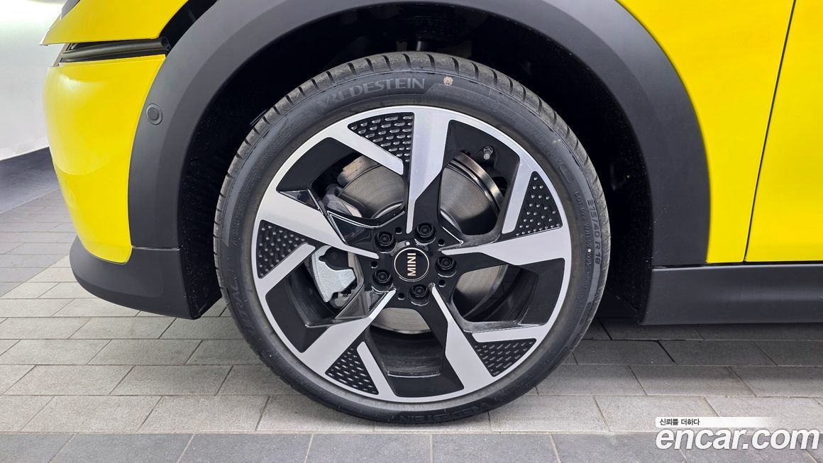 Mini Cooper Favoured, 2026
