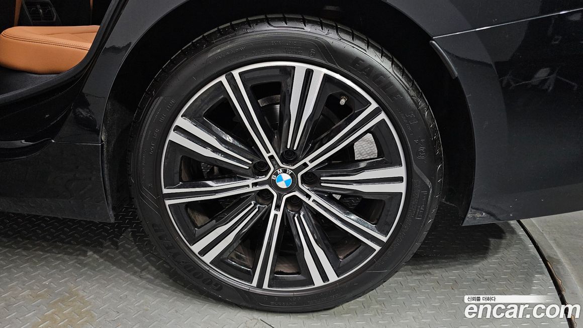 BMW 3-Series 320i, 2025