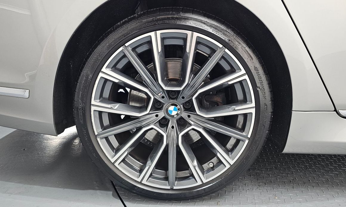 BMW 7-Series 740Li xDrive M Sport Package, 2022