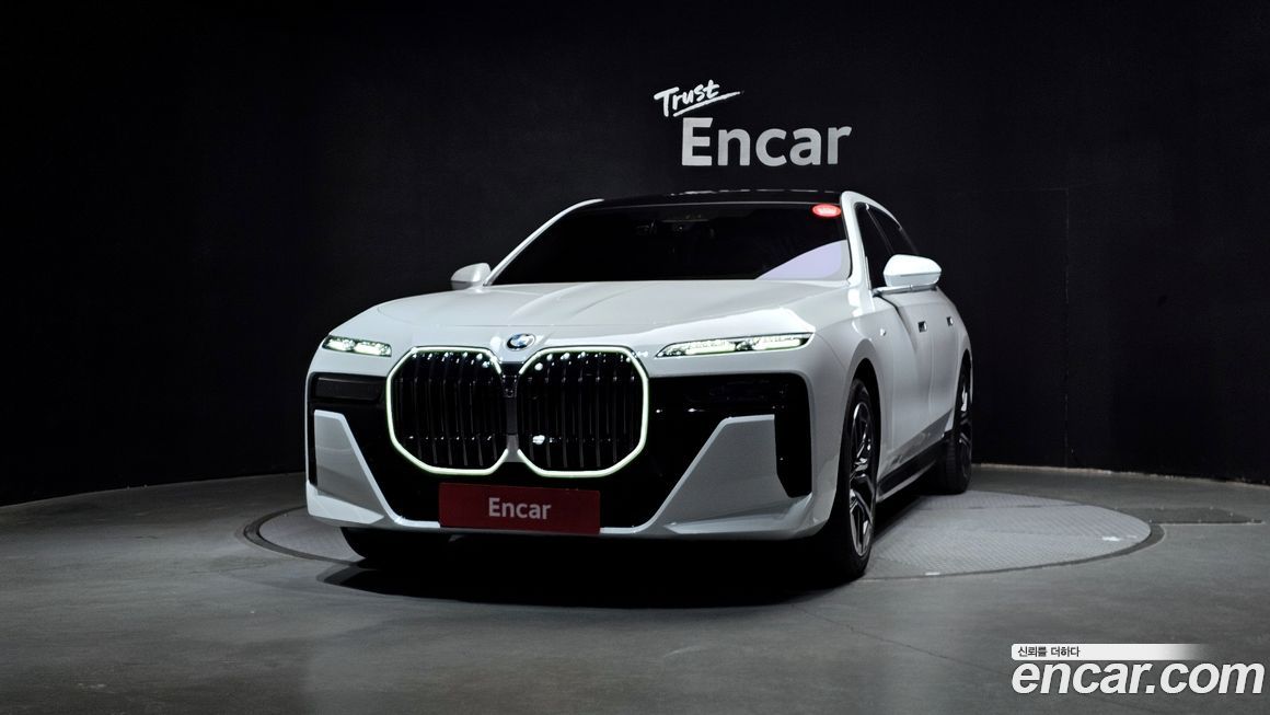 BMW 7-Series 740i xDrive M Sport, 2025