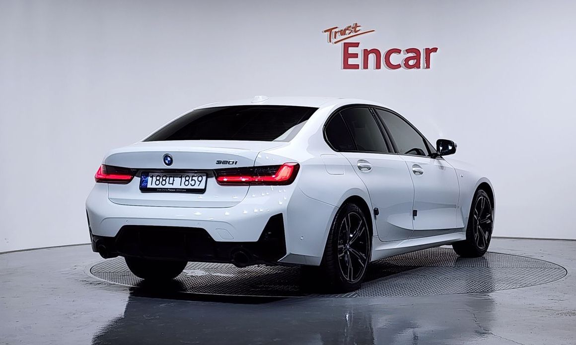 BMW 3-Series 320i M Sport, 2024