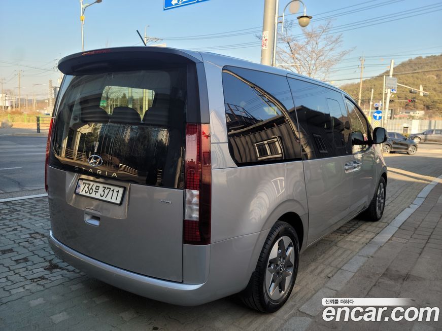 Hyundai Staria 4WD Tourer 11-Seater, 2024