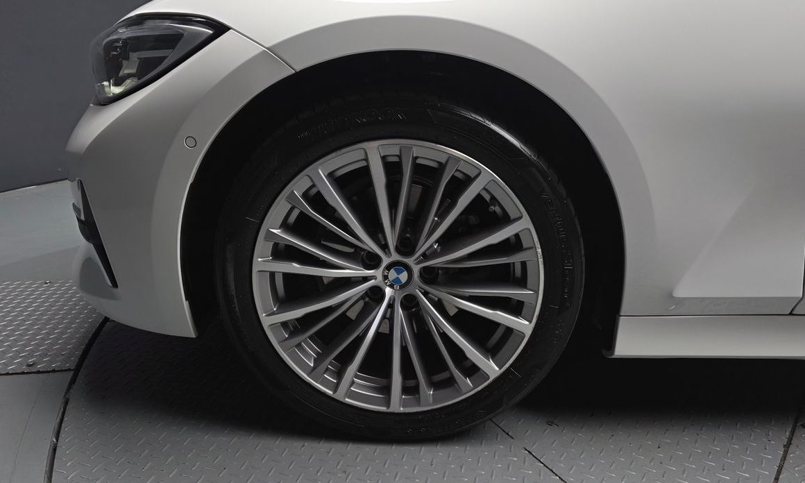 BMW 3-Series 320d Luxury, 2022
