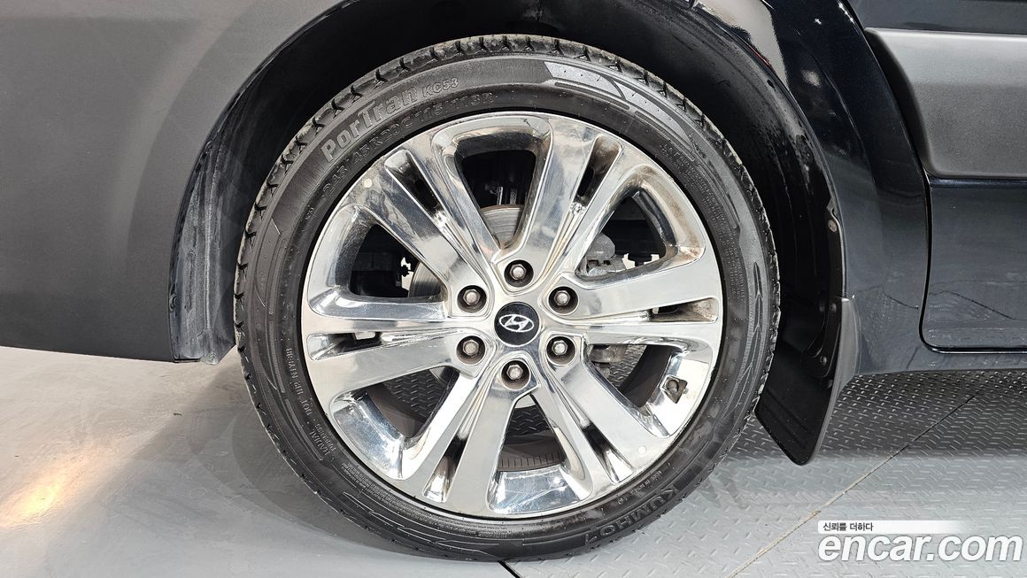 Hyundai Solati 15-seater, 2024