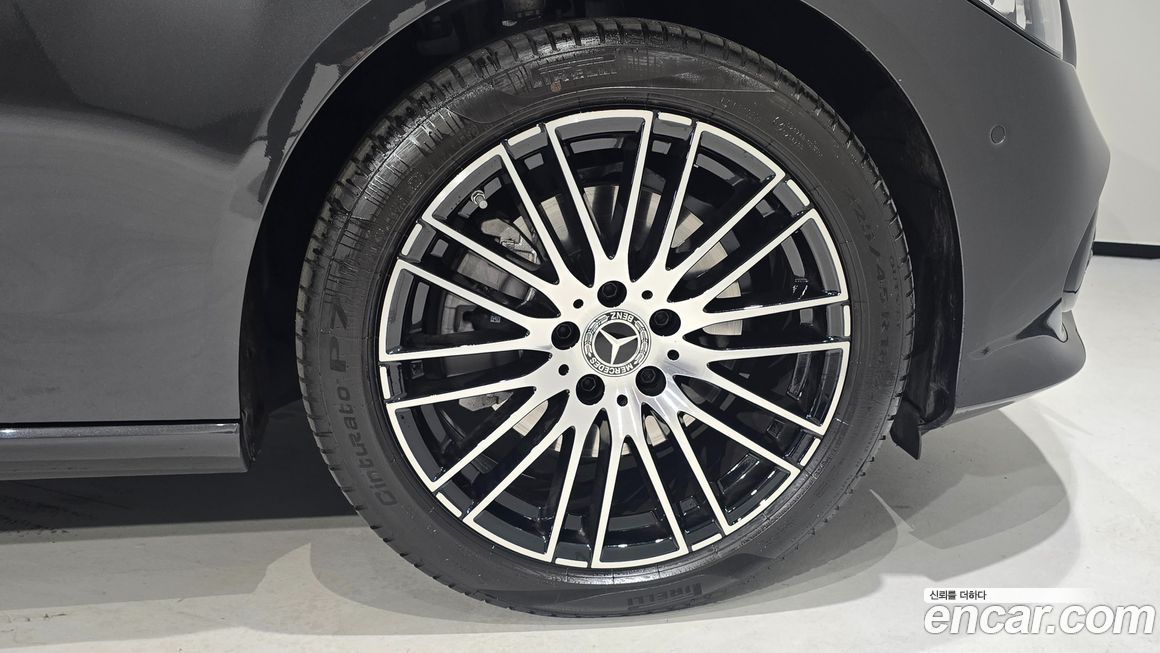 Mercedes-Benz C-Class C200 4MATIC Avantgarde, 2025