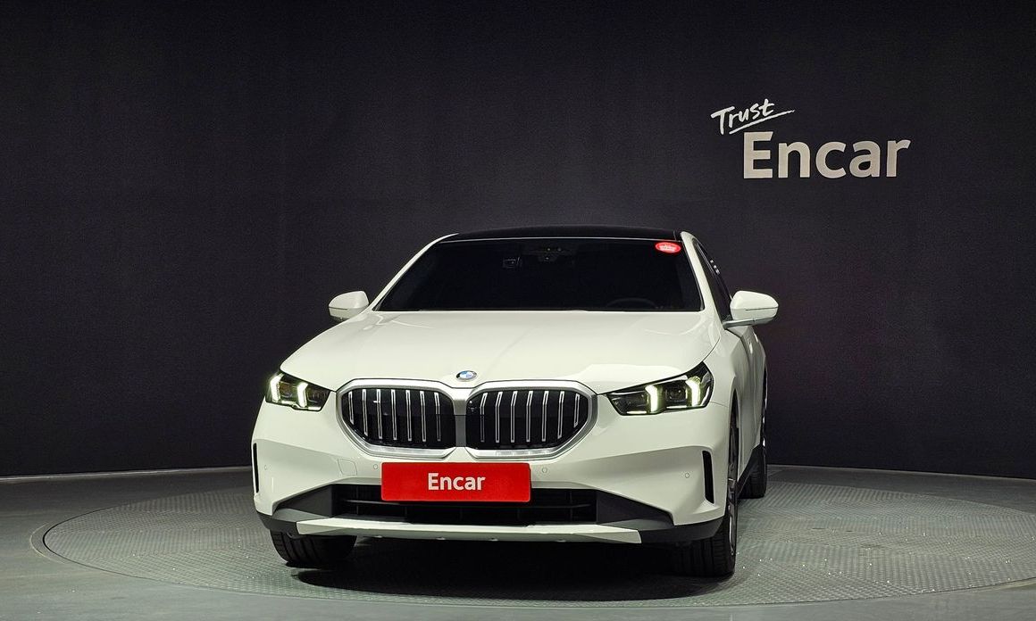 BMW 5-Series 520i, 2025