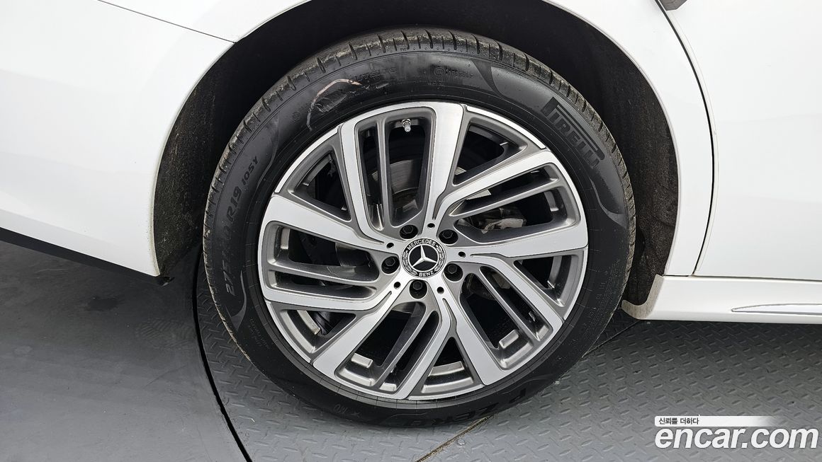 Mercedes-Benz E-Class E220d 4MATIC Exclusive, 2024