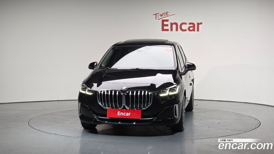 BMW 2-Series 220i Luxury, 2024