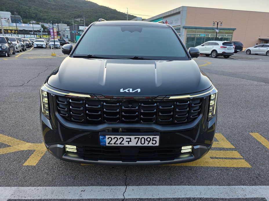 Kia Carnival 7-Seater Gravity, 2025