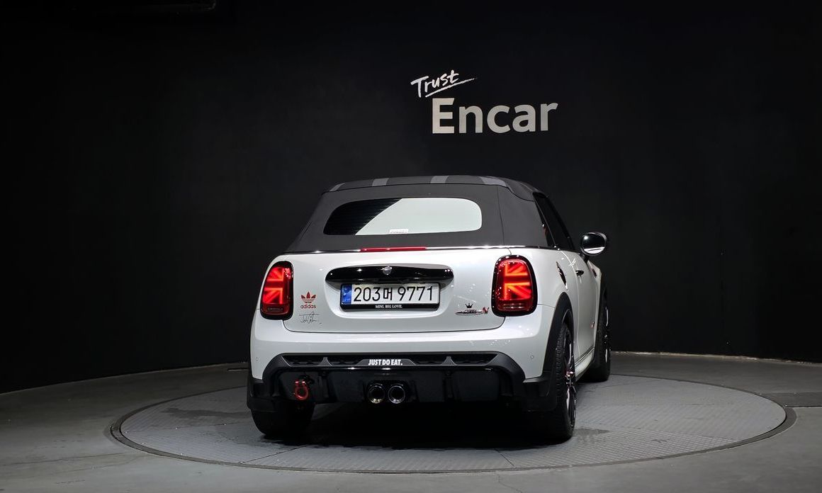 Mini Cooper Convertible JCW, 2024