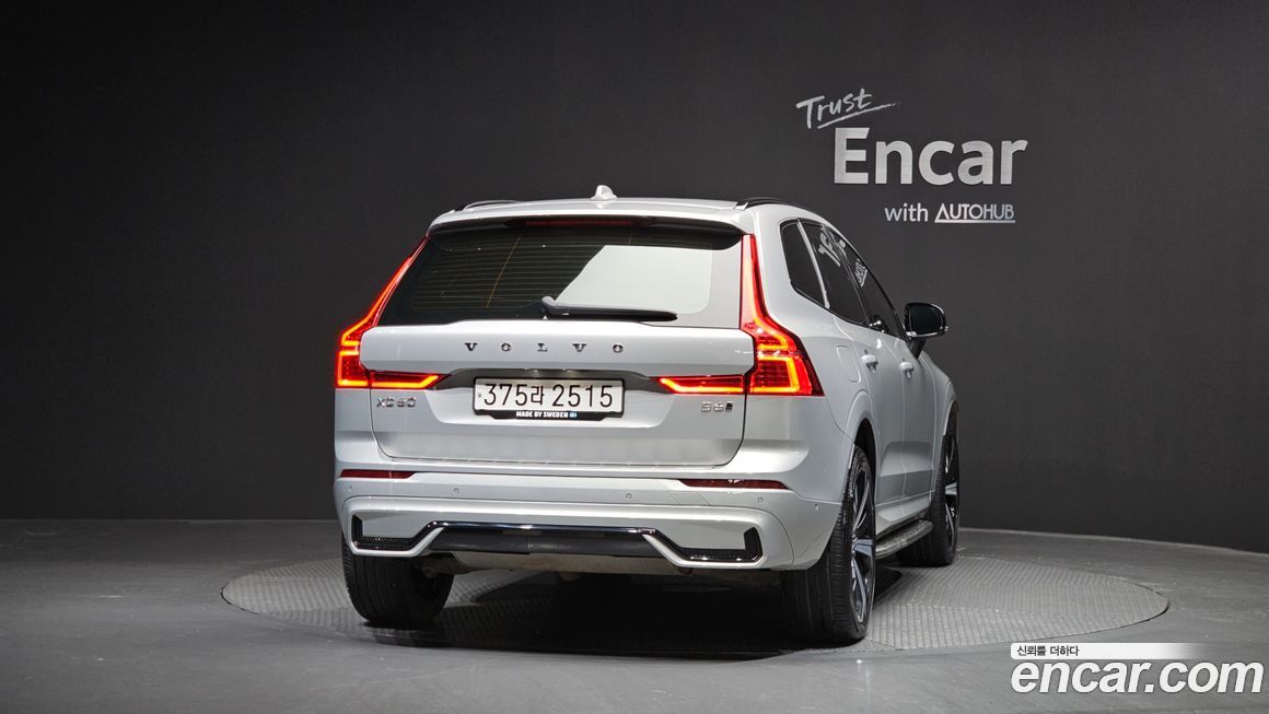 Volvo XC60 B6 R-Design, 2022