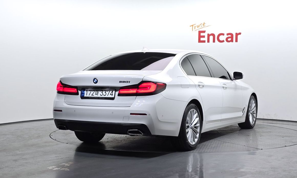 BMW 5-Series 520i Luxury, 2023