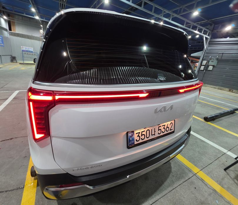 Kia Carnival 9-Seater Signature, 2025