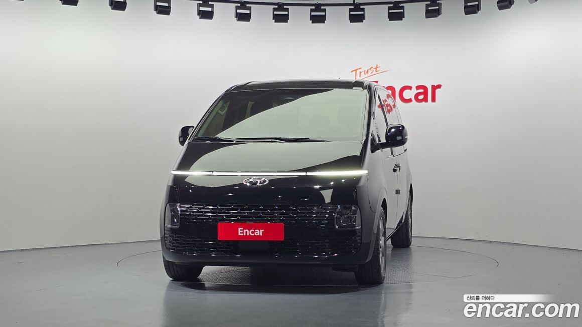 Hyundai Staria 4WD Tourer 9-Seater, 2023