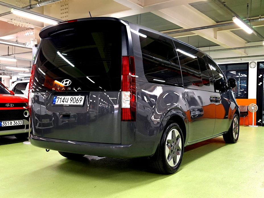 Hyundai Staria 4WD Tourer 11-Seater, 2025
