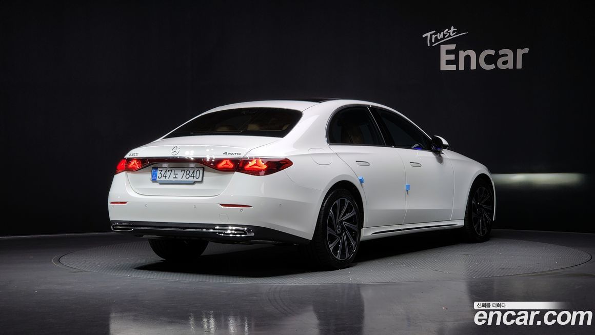 Mercedes-Benz E-Class E300 4MATIC Exclusive, 2026