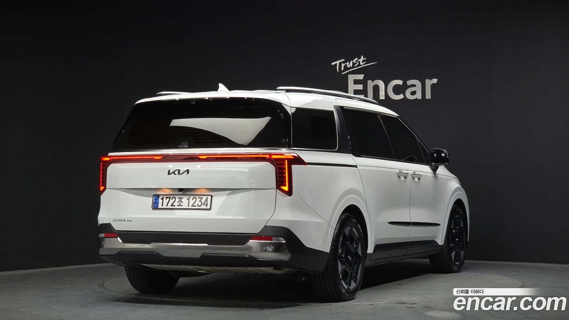 Kia Carnival 7-Seater Signature, 2024