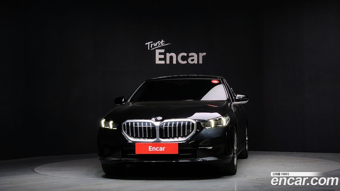 BMW 5-Series 520i, 2024