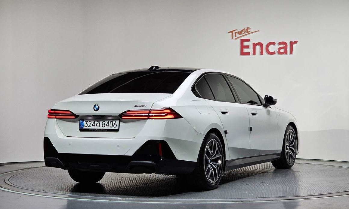 BMW 5-Series 520i M Sport, 2025