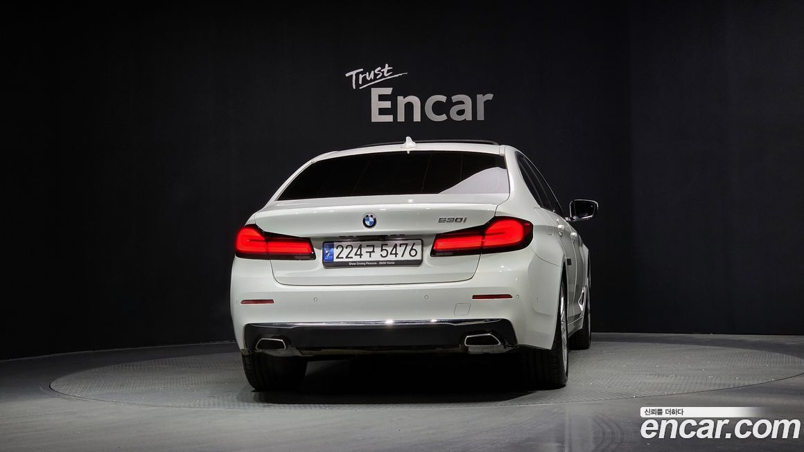 BMW 5-Series 530i Luxury, 2023