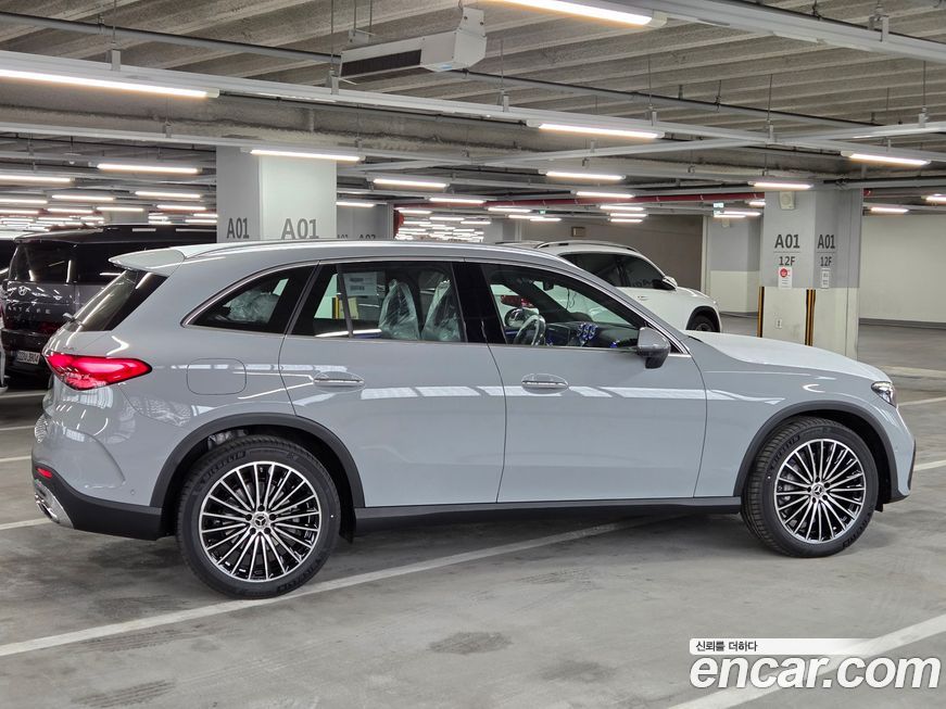 Mercedes-Benz GLC-Class GLC300 4MATIC AMG Line, 2026