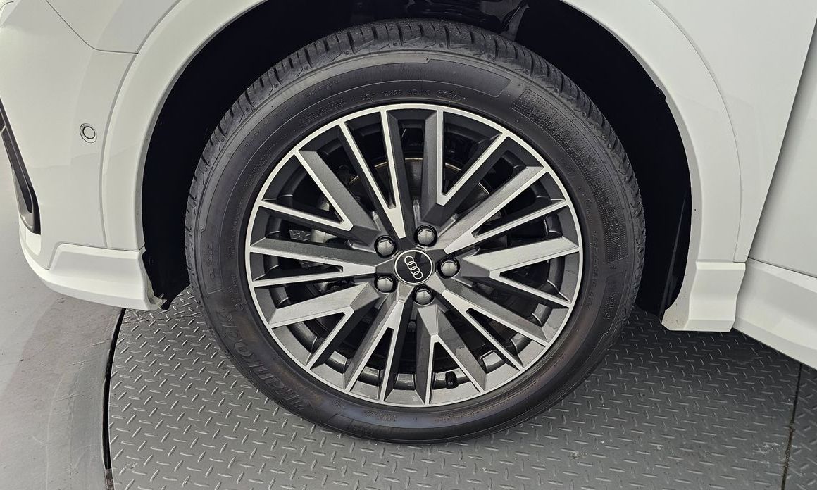 Audi Q3 35 TDI Premium, 2025