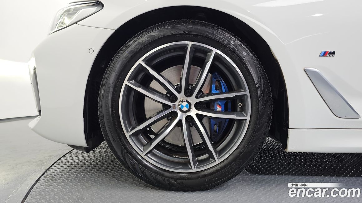 BMW 5-Series 520i M Sport, 2023