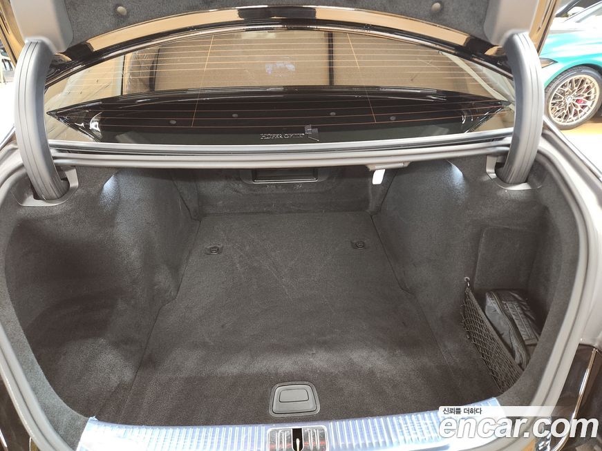 Mercedes-Benz S-Class S350 d 4MATIC, 2025