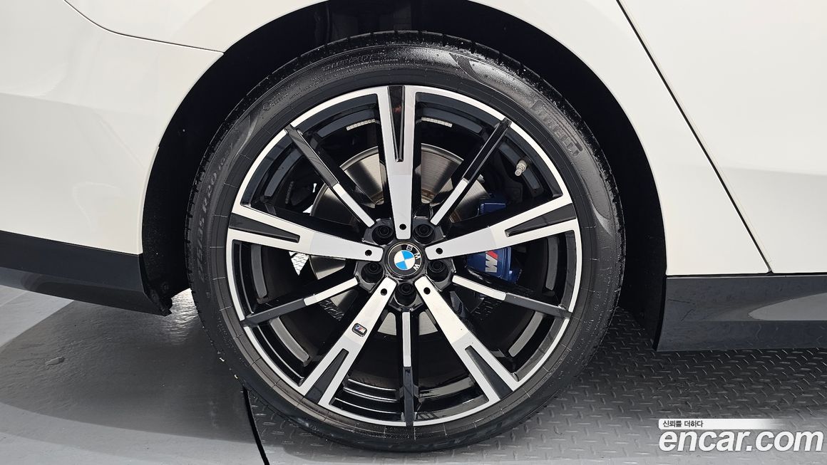 BMW 5-Series 530i xDrive M Sport, 2024
