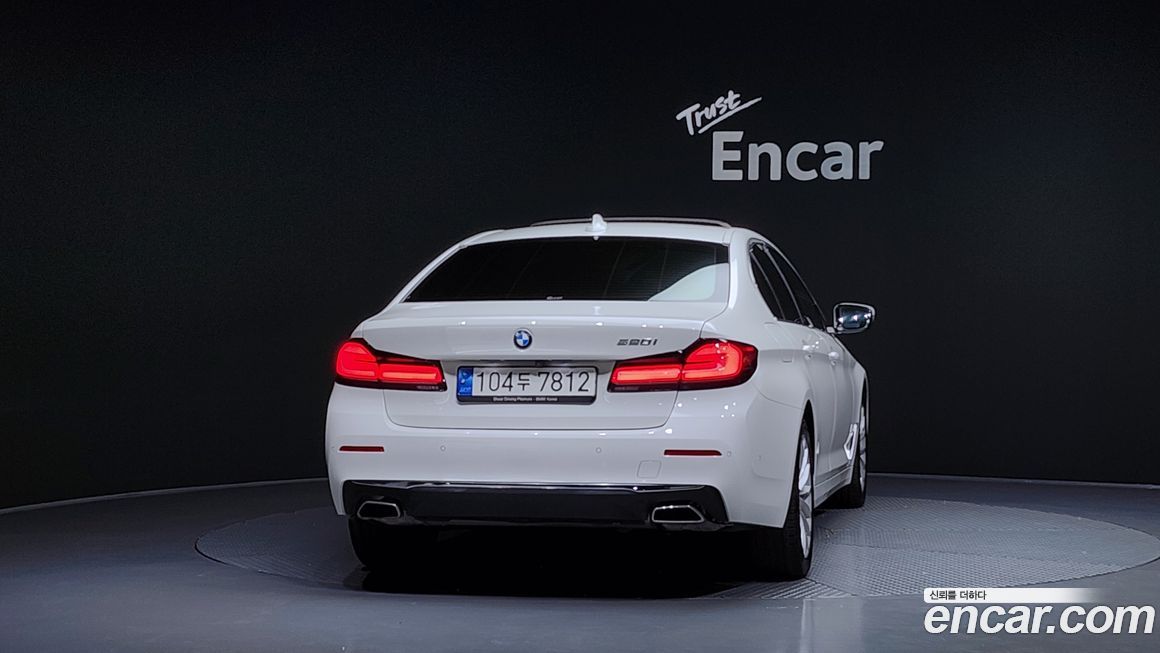 BMW 5-Series 520i Luxury, 2023