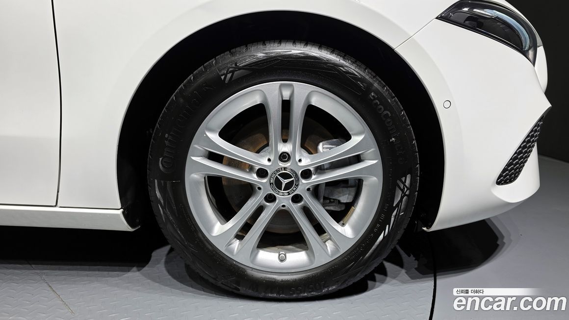 Mercedes-Benz A-Class A220 Hatchback, 2025