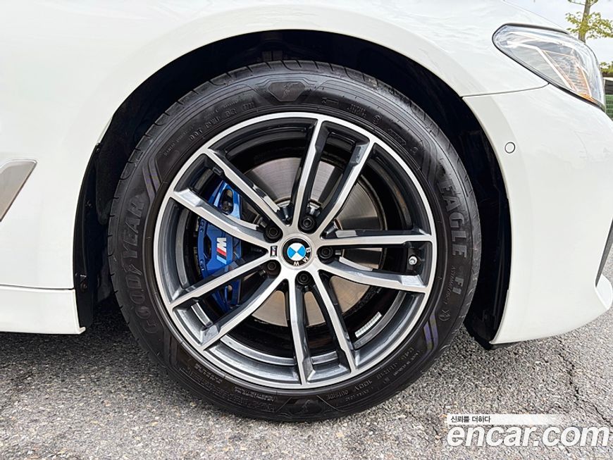 BMW 5-Series 520i M Sport, 2022