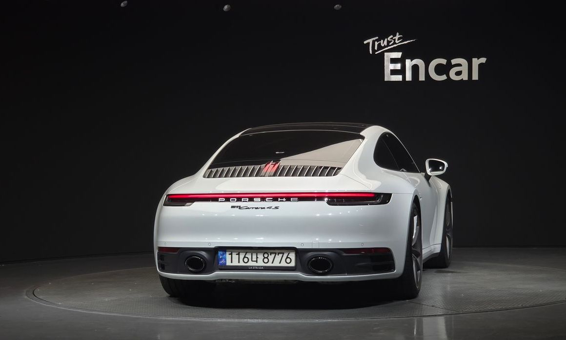 Porsche 911 Carrera 4, 2022