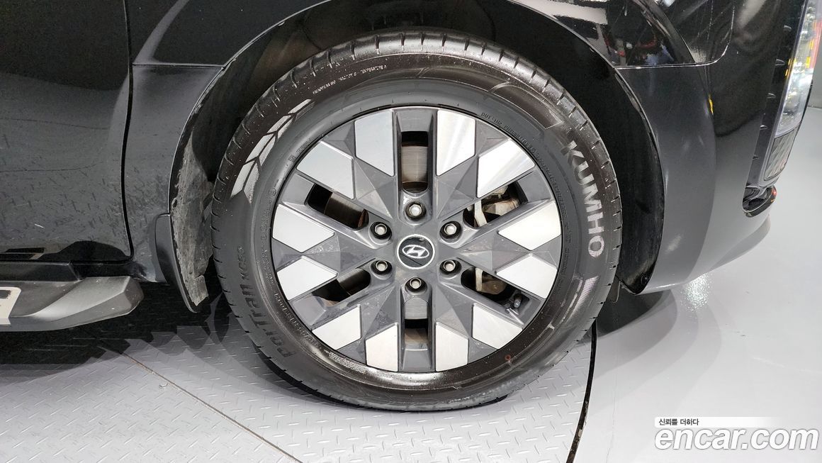 Hyundai Staria 4WD Lounge 9-Seater, 2024