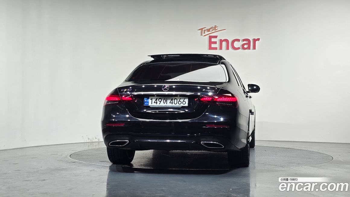 Mercedes-Benz E-Class E350 4MATIC AMG Line, 2023