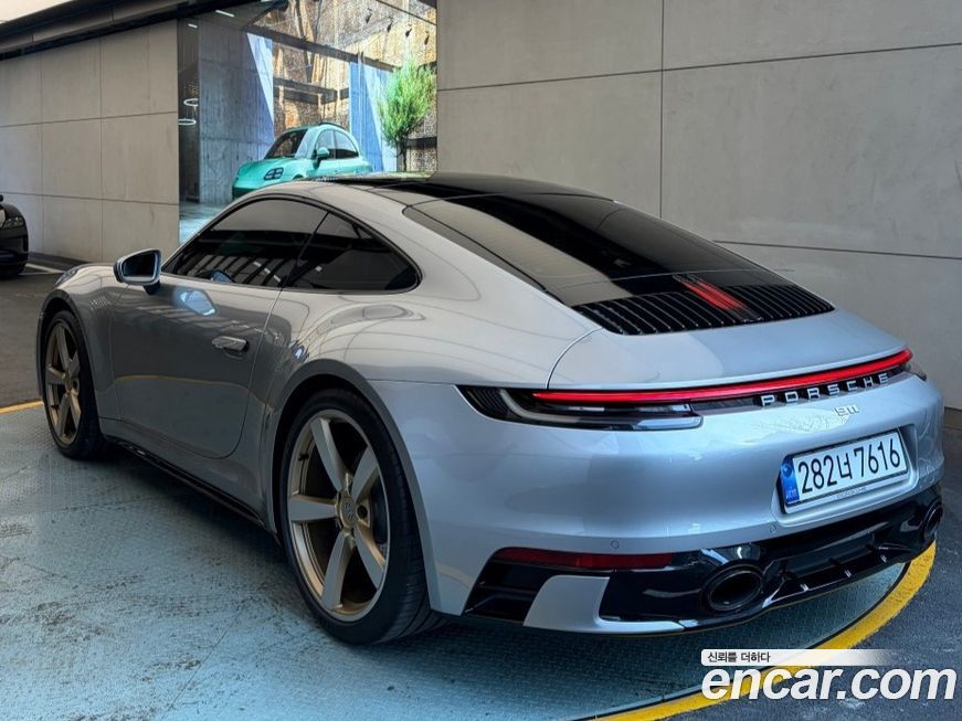 Porsche 911 Carrera, 2024