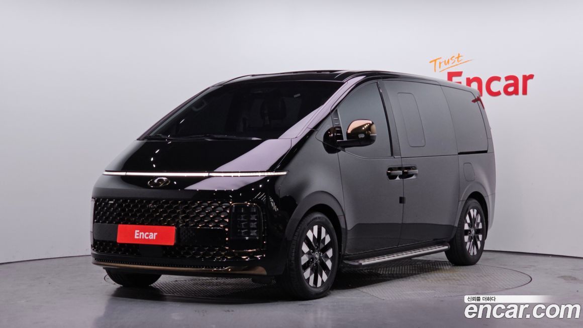 Hyundai Staria 4WD Lounge 9-Seater, 2025