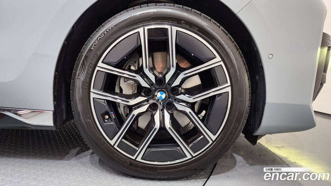 BMW 7-Series 740i xDrive M Sport, 2025