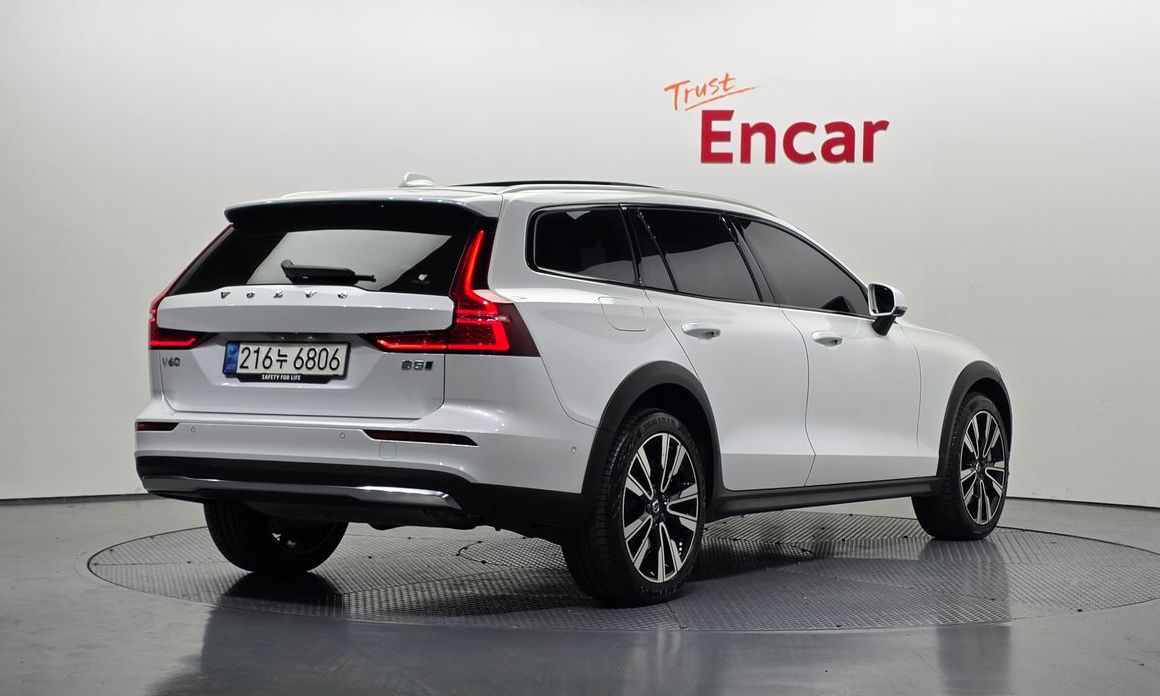 Volvo V60 B5 Ultimate AWD, 2023