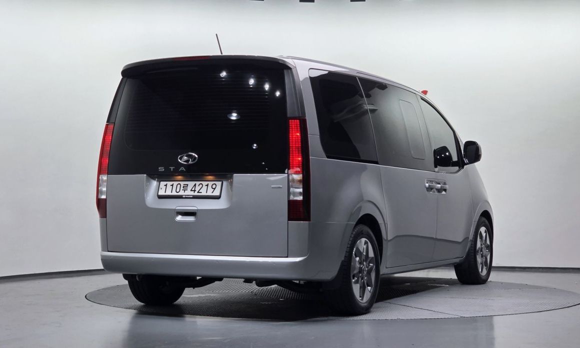 Hyundai Staria 4WD Tourer 9-Seater, 2023