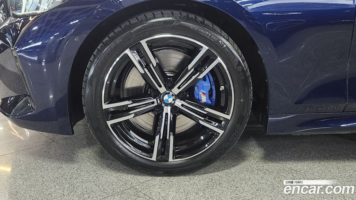 BMW 3-Series 320i M Sport, 2025