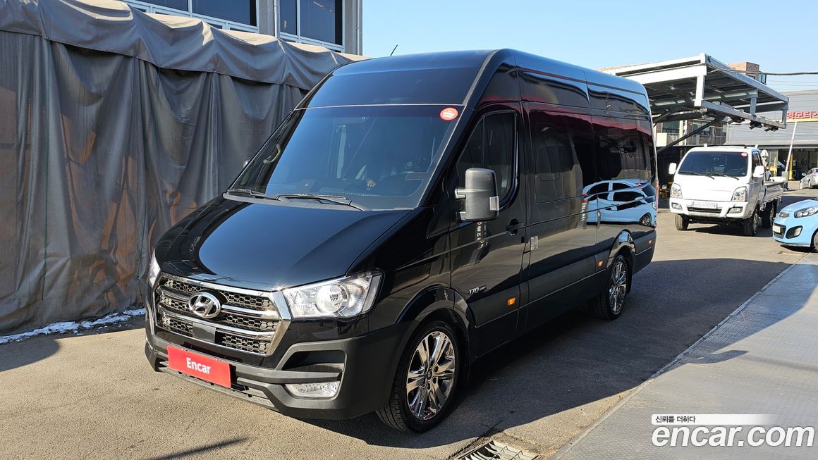 Hyundai Solati 15-seater, 2024