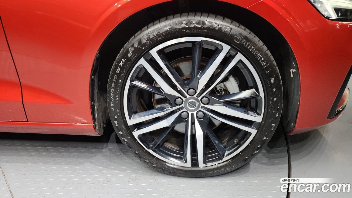 Volvo S60 B5 R-Design, 2022
