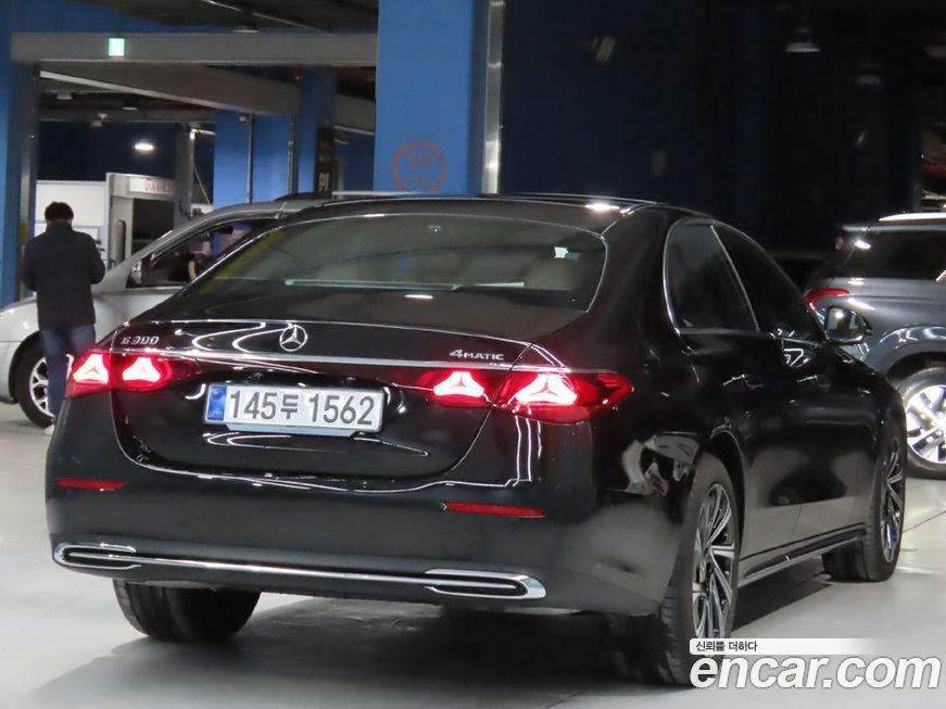 Mercedes-Benz E-Class E300 4MATIC Exclusive, 2025