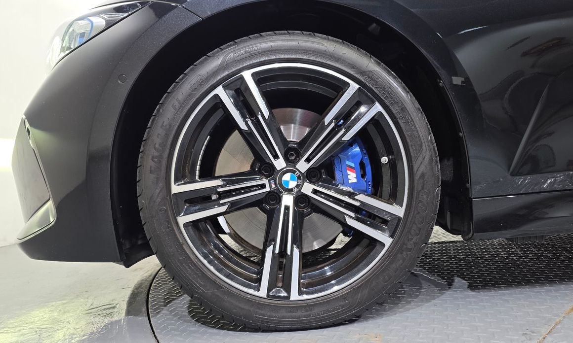 BMW 3-Series 320i M Sport, 2024