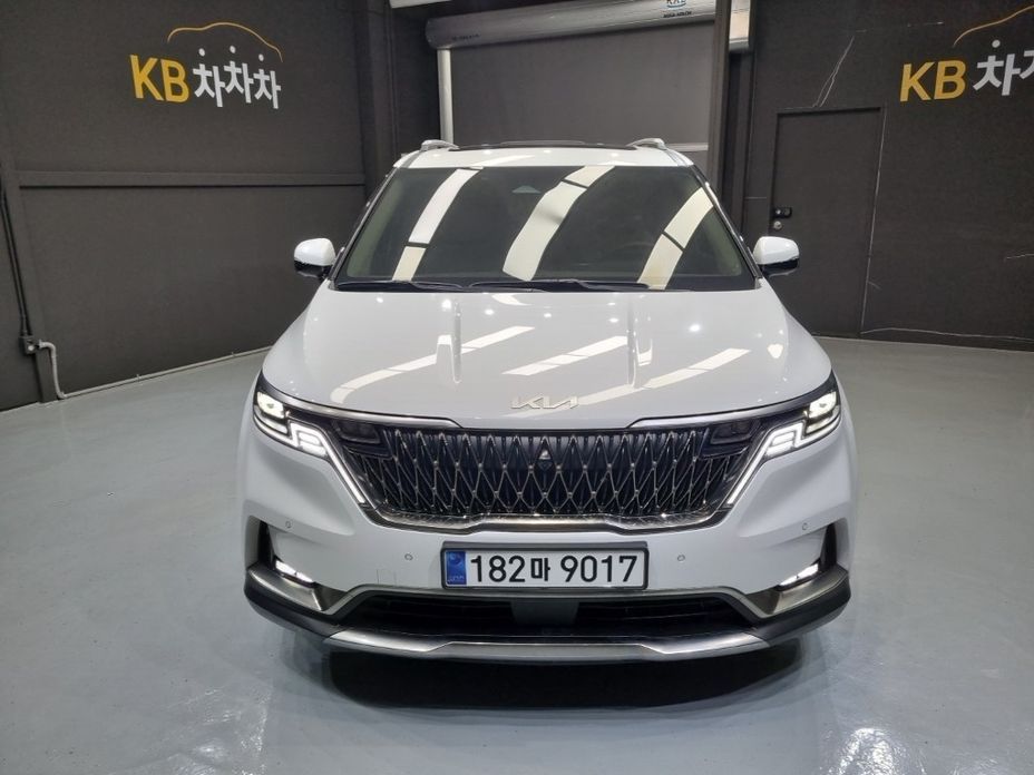 Kia Carnival 9-Seater Signature, 2023