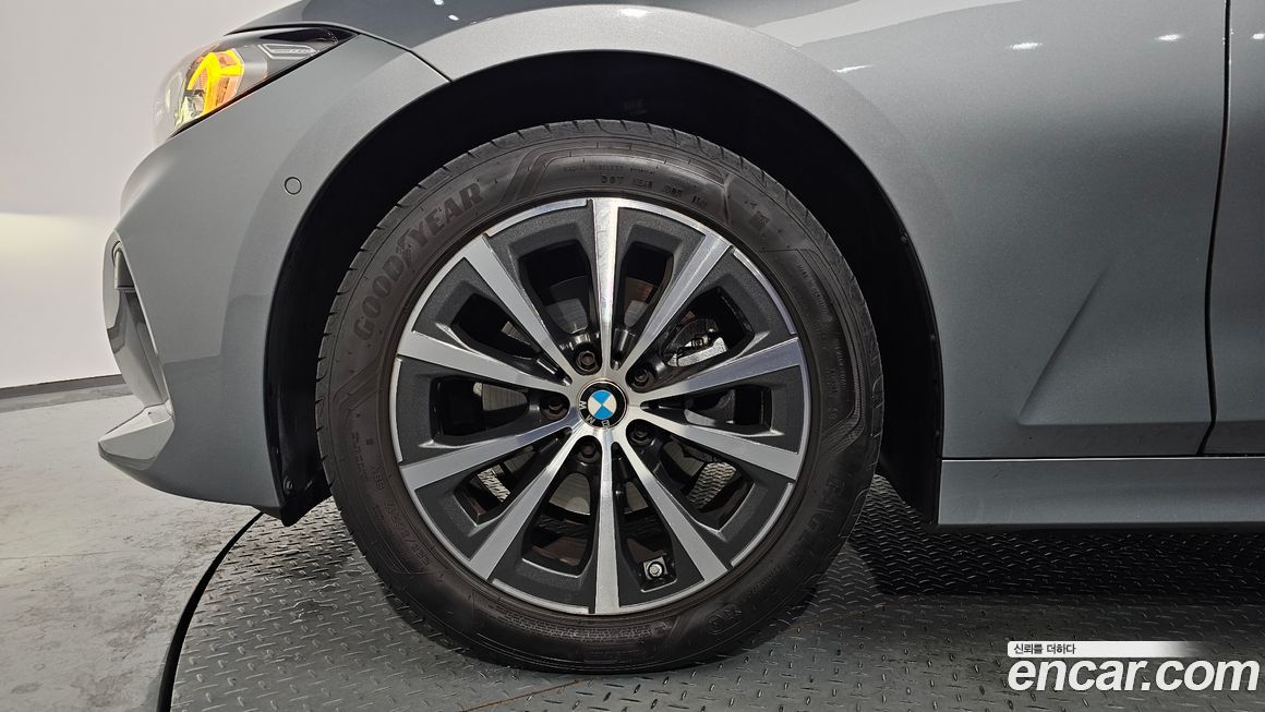 BMW 3-Series 320d, 2023