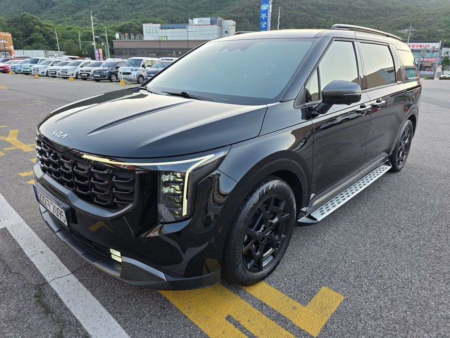 Kia Carnival 7-Seater Gravity, 2025