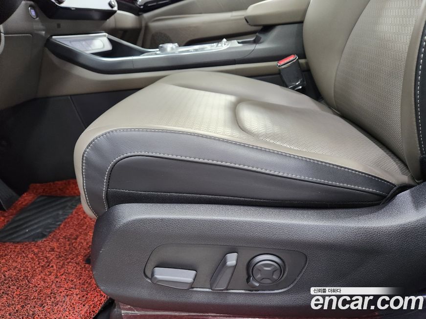 Kia Carnival 9-Seater Signature, 2024