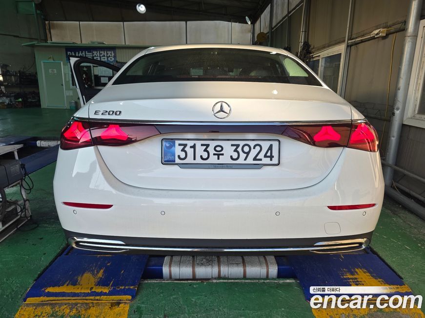 Mercedes-Benz E-Class E200 AMG Line, 2025